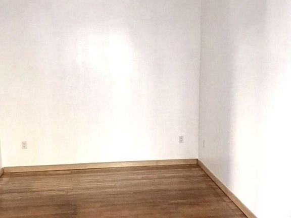 4th image of 3082 37th St APT 2F