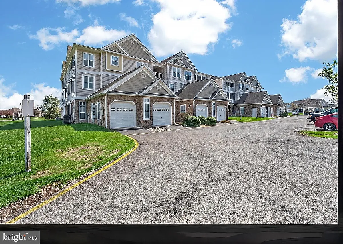 Building Photo - 2903J S Heather Dr #2903J