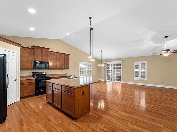 5th image of 719 Thayer Ct