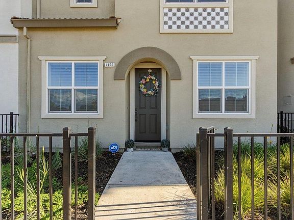 3rd image of 1131 Julia Cir