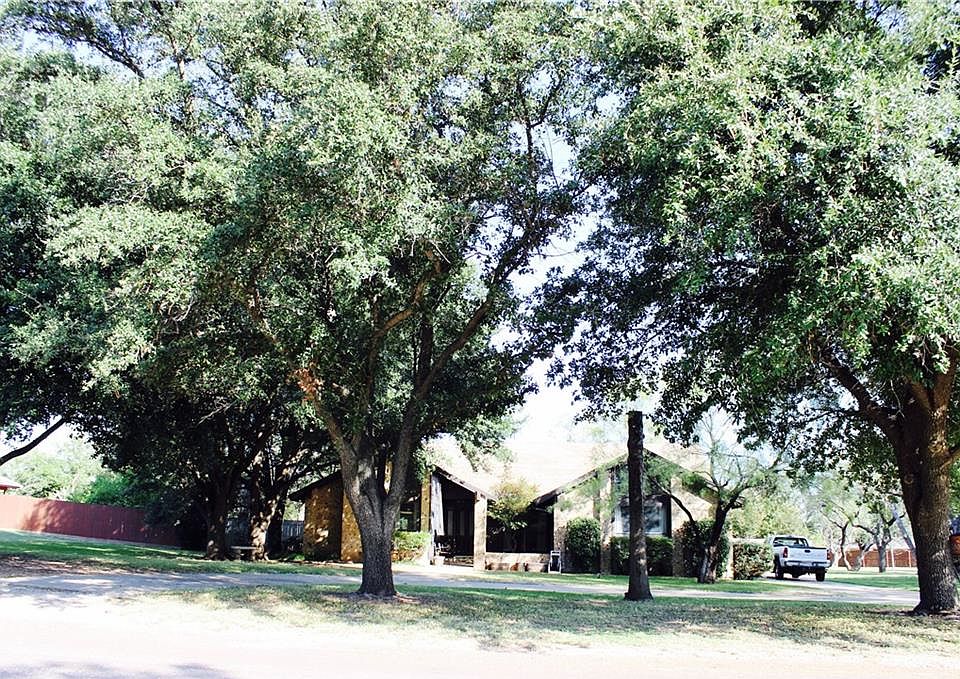1st image of 4 London Ln