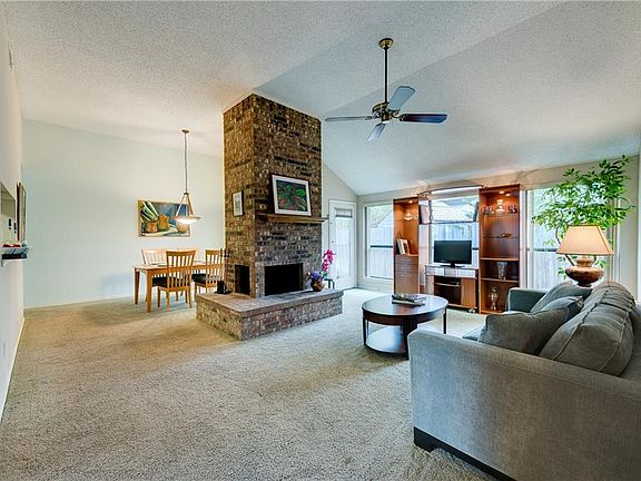 4th image of 2601 Hazelwood Pl