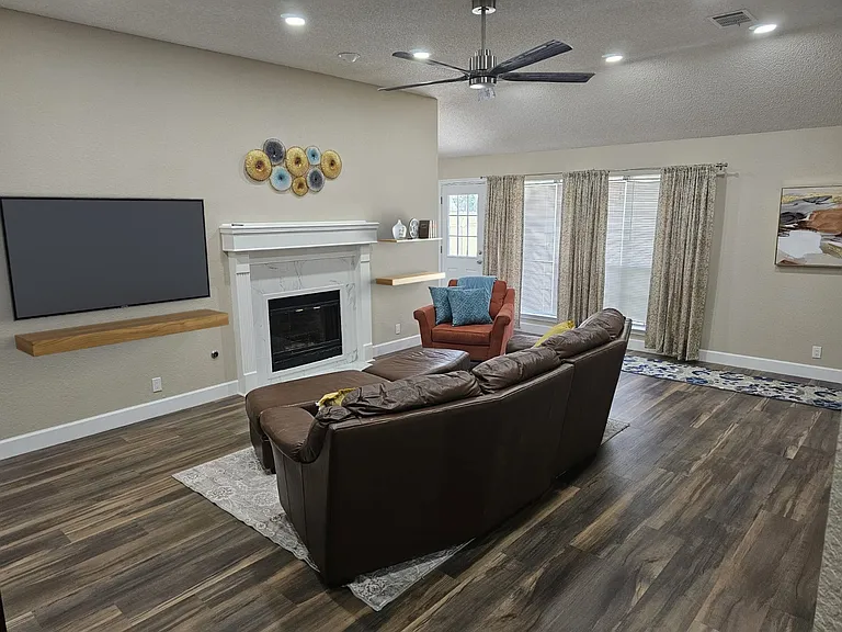 2601 Little Elm Trl — Photo 9