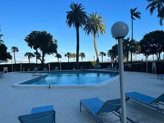 3rd image of 1408 Brickell Bay Dr APT 305