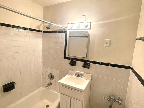 4th image of 612 W 137th St APT 8
