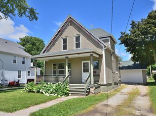 220 Russell Ave, Hartford, WI 53027