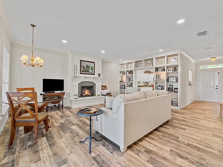 1008 Edinburgh Dr — Photo 12
