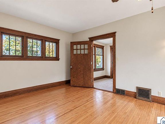 4th image of 214 Broadway St