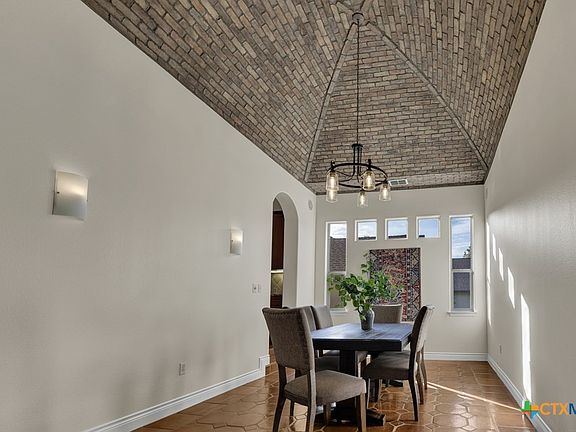3rd image of 102 Senisa Ct