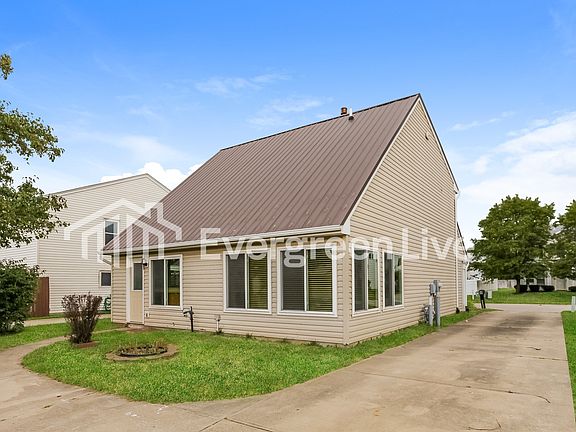 5th image of 1228 Sunset Dr