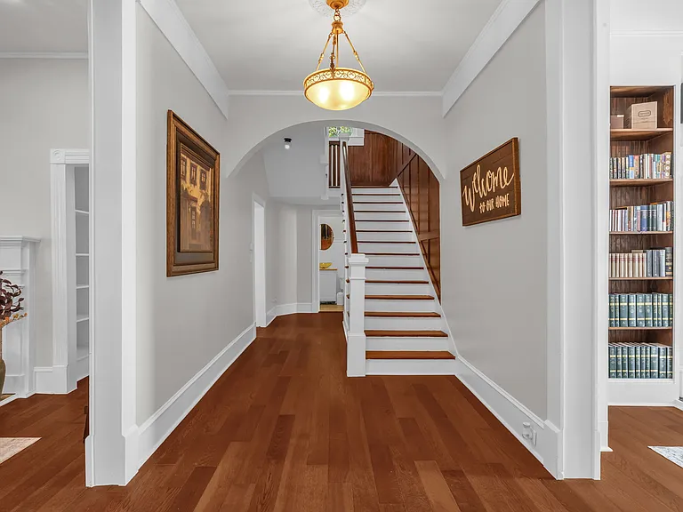 204 Wilson St — Photo 3