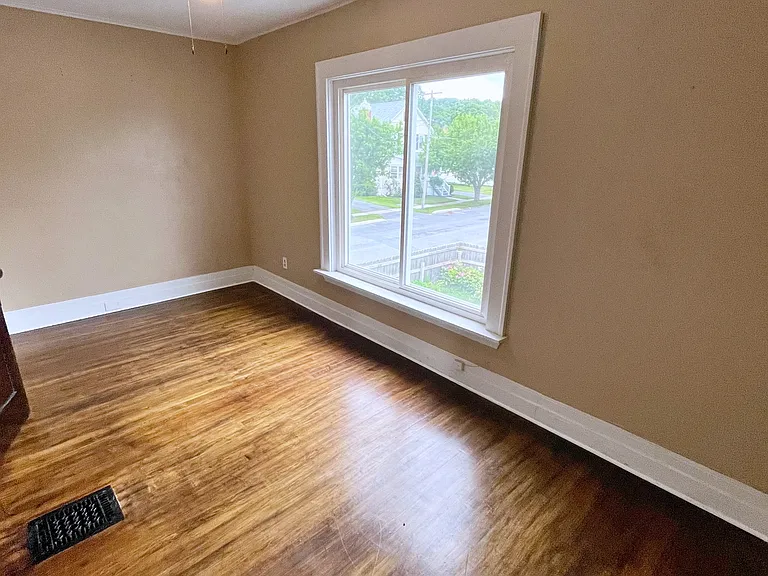 1112 Salina St — Photo 16