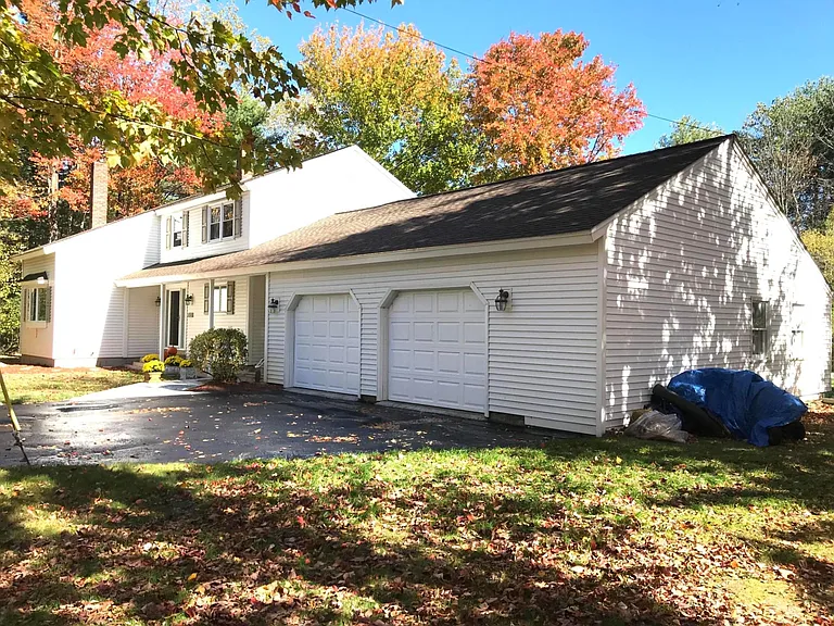 402 W Elm St — Photo 3