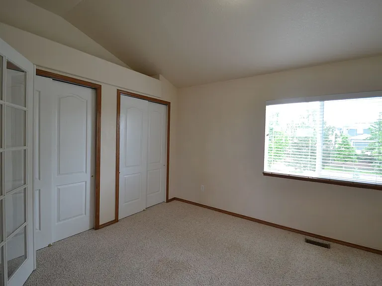 7492 Amberly Dr — Photo 14