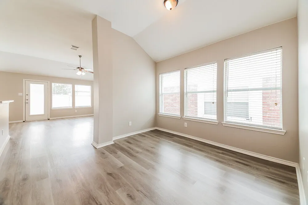 3 bed, 2.0 bath, 1784 sqft, $1,925 — Photo 3