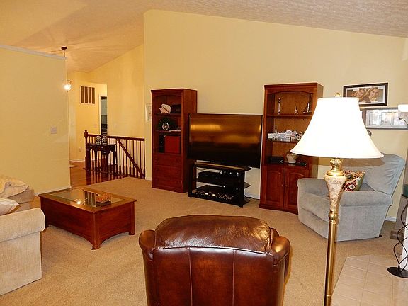 5th image of 427 Greengate Dr