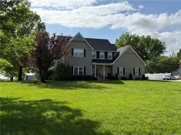 20189 167th St, Basehor, KS 66007