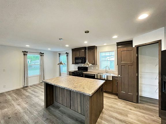 3rd image of 4951 W Augusta Blvd #Yncmo6