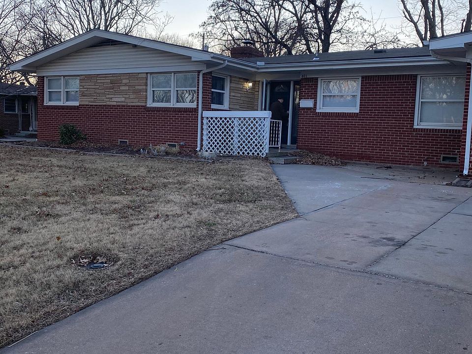 1st image of 601 S Woodlawn Blvd