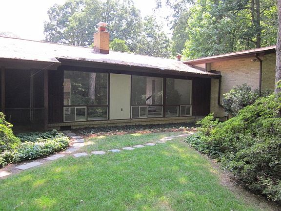 EXTERIOR REAR