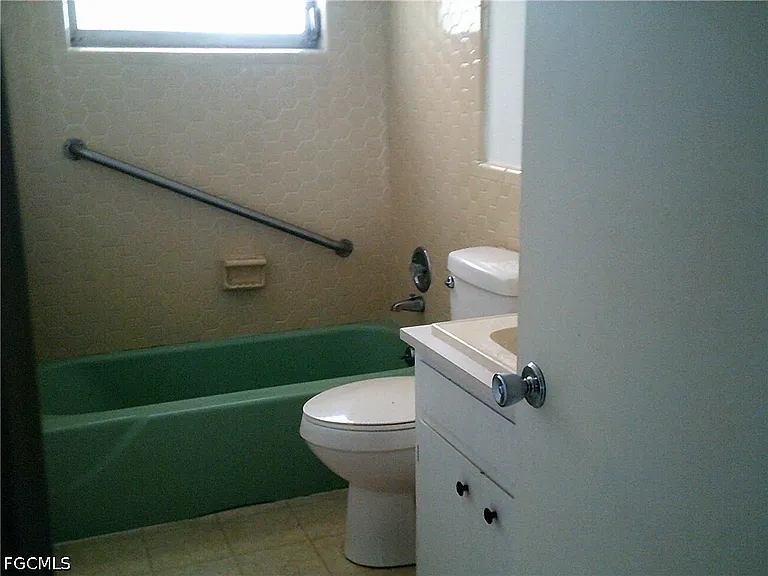 1405 Juddale St E — Photo 12