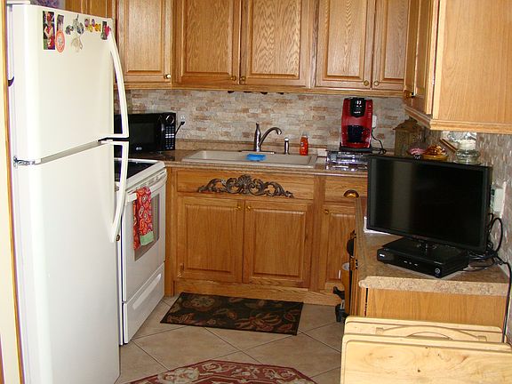 3rd image of 193 Farnham #I