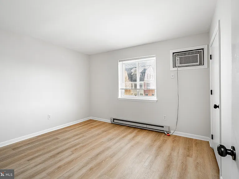 300 N Penn St #W7 — Photo 14