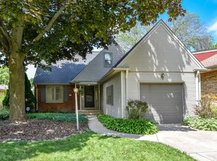 2611 N 95th St, Wauwatosa, WI 53226