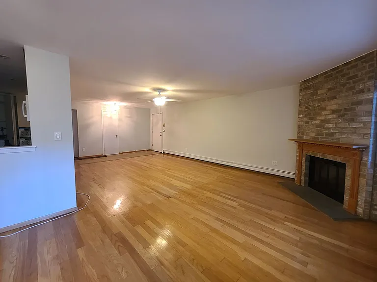 89 N Broadway — Photo 3