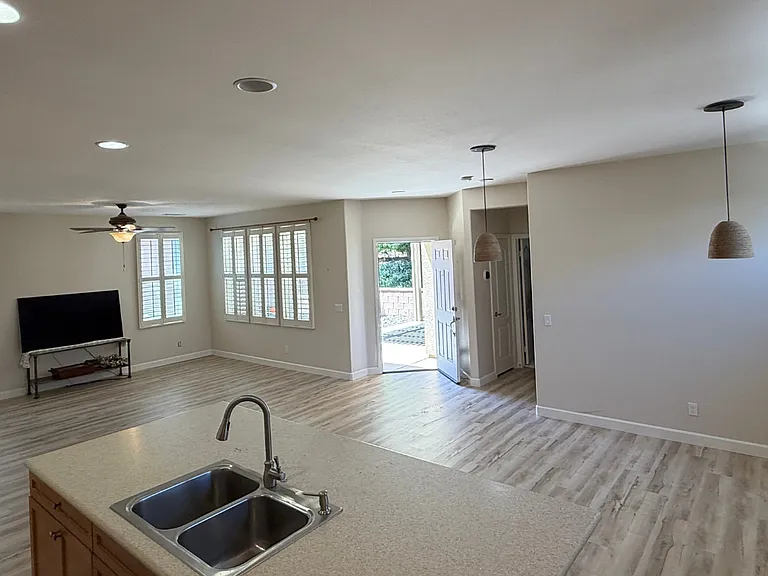 10302 Oldham Ln — Photo 11