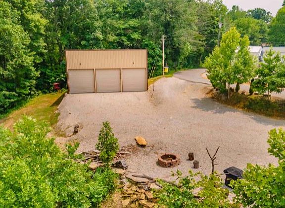 4th image of 3930 Cave Springs Rd