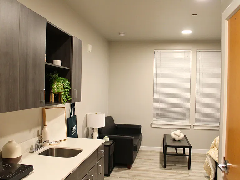 Ferry Street Flats - Modern Studios and Lofted units right by campus! — Photo 19