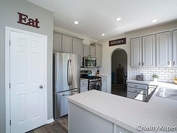 5th image of 5592 E Grove Dr SE