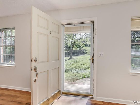 5th image of 3224 32nd Ave E