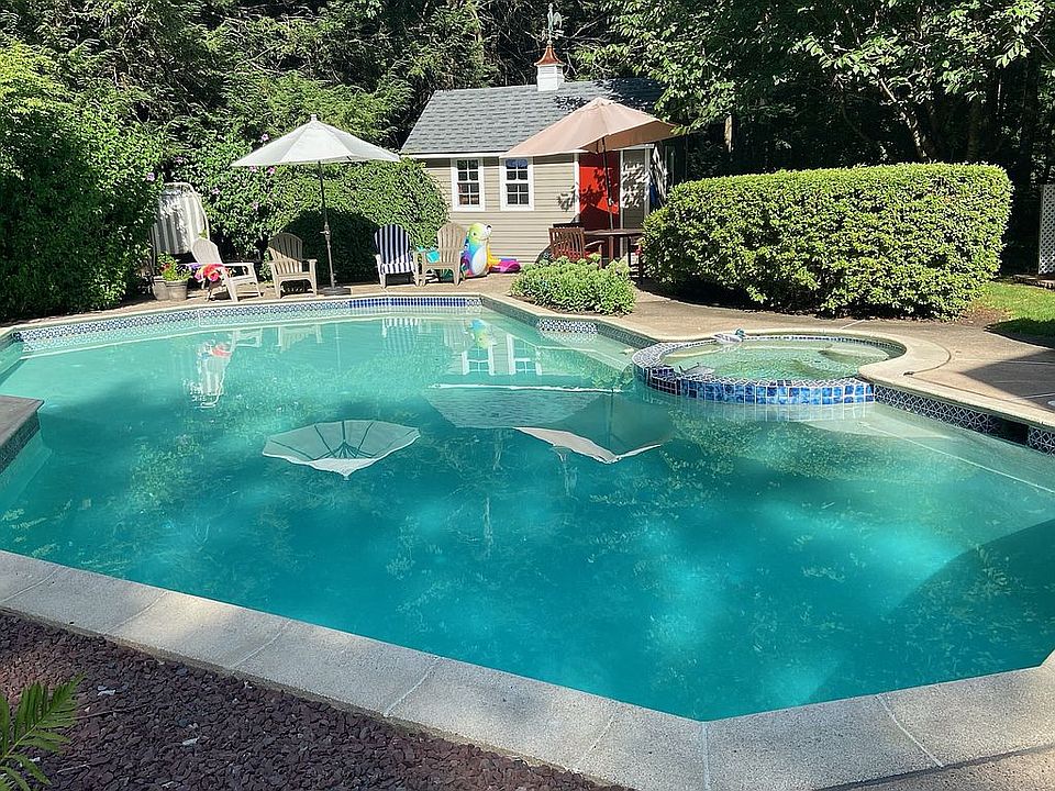 2nd image of 124 Deer Run