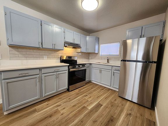 3rd image of 1421 Anita St