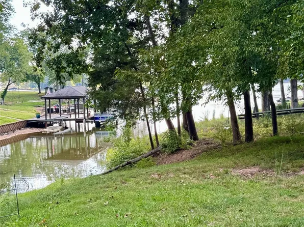 142 Harbor Point Dr #31, Cherryville, NC 28021
