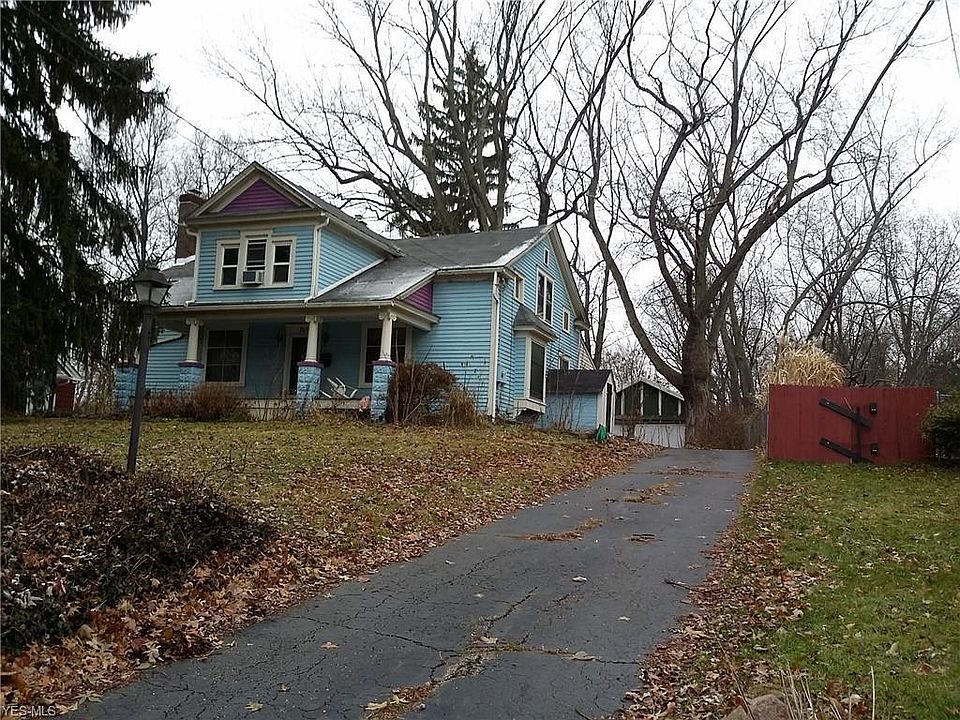 1st image of 915 E Crain Ave