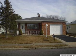 9 Hyannis St, Toms River, NJ 08757