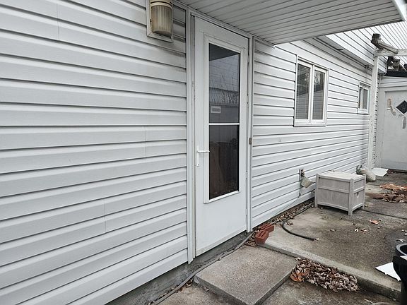2nd image of 373 Buchanan Ave Floor 2