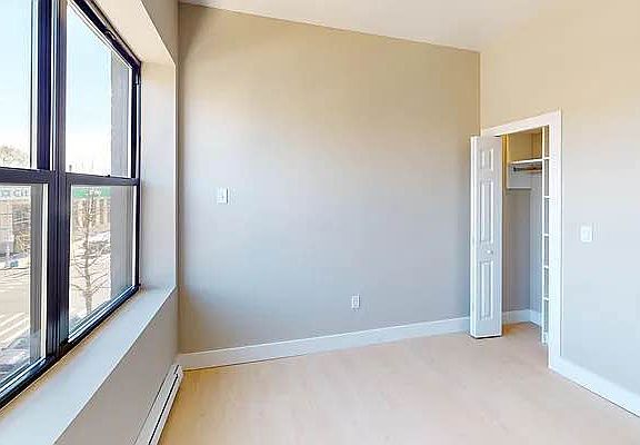 4th image of 2076 E 17th St Unit 2C