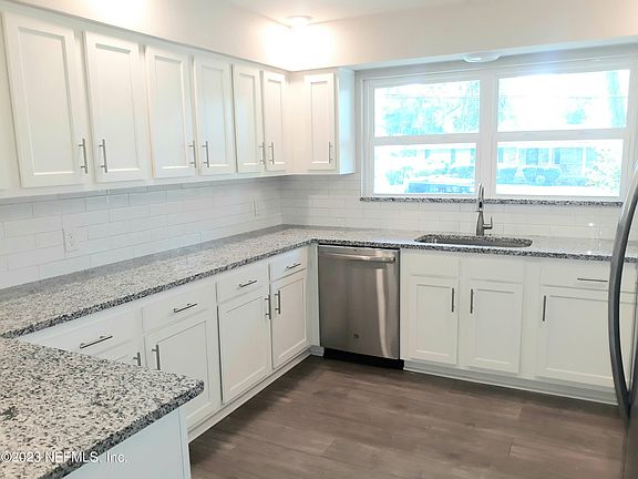 3rd image of 5359 CONTINA Avenue