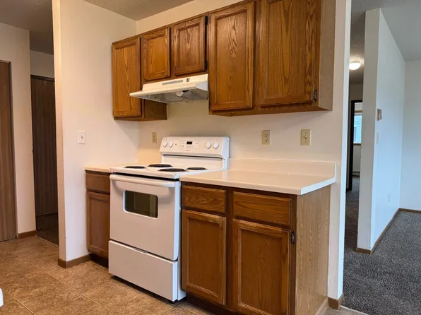 3302 12th St S, Moorhead, MN