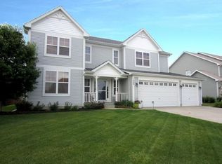 1009 Sycamore Dr, Shorewood, IL 60404
