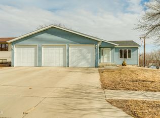 501 N 33rd St, Bismarck, ND 58501