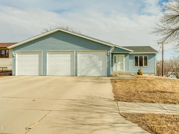 501 N 33rd St, Bismarck, ND 58501