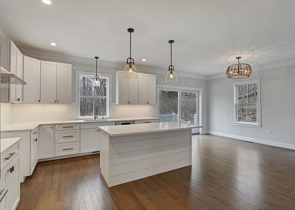 1st image of 20.5 Maple St