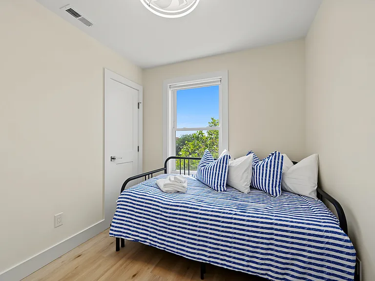 113 N Brighton Ave — Photo 23