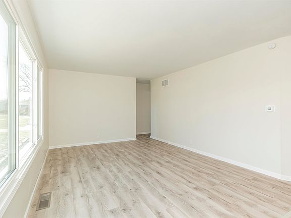 4th image of 2644 Prescott Dr