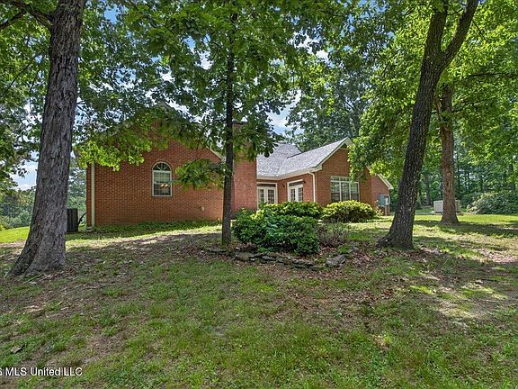 5th image of 2039 Perrott Rd